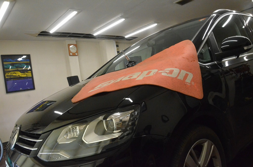 ちょっと複雑な飛び石痕ですが・・ガラスリペア。